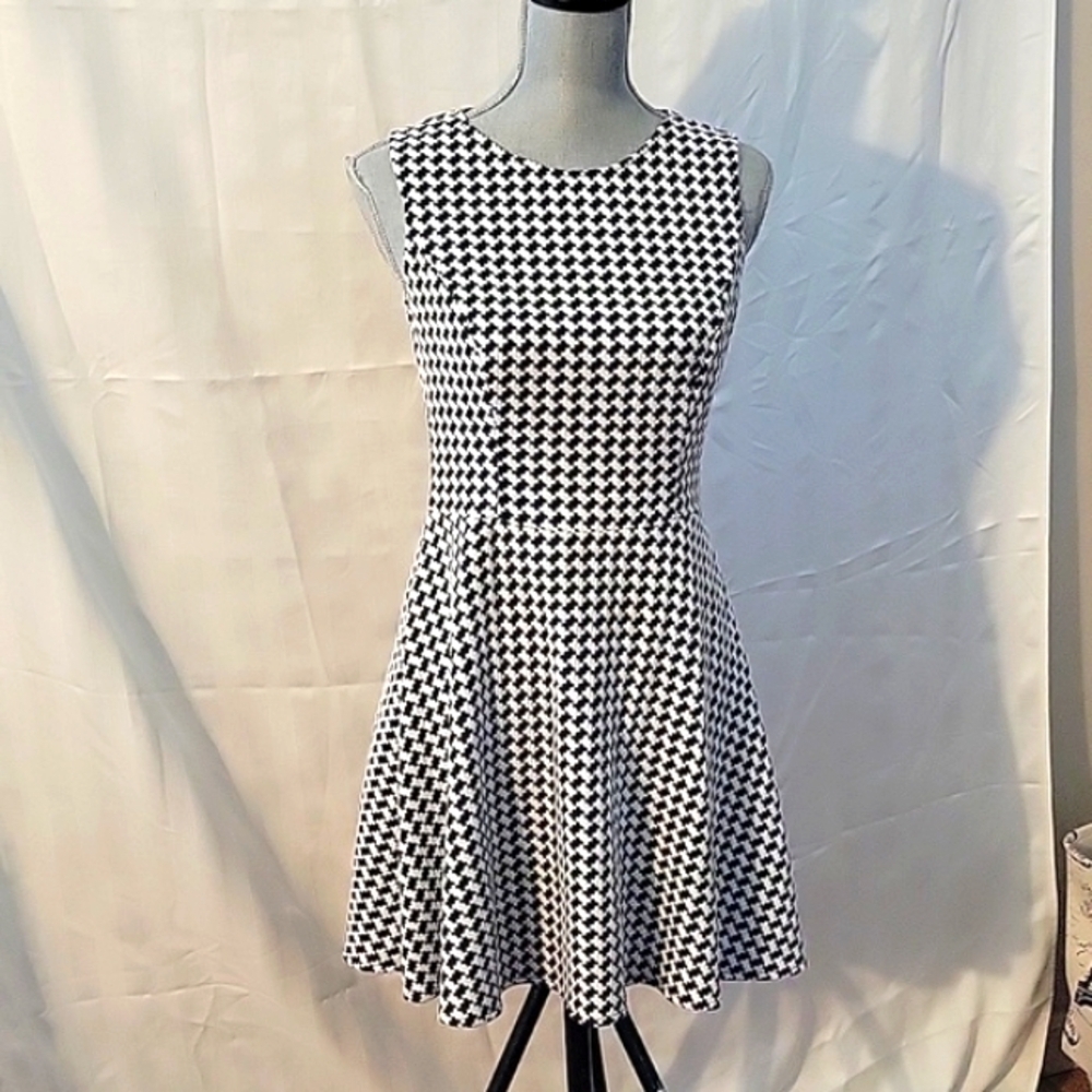 Chaps Black and White Herringbone Houndstooth A-Line Dress Size: 6P